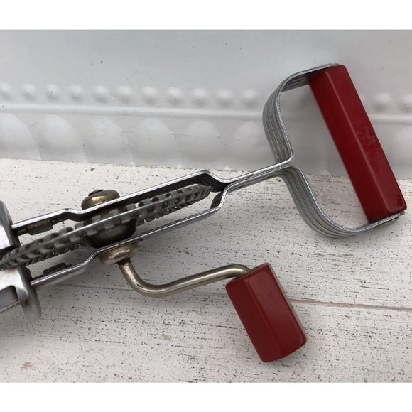 Antq 40s Ekco Red Bakelite Handle Hand Mixer Egg Beater Vtg Farmhouse Retro USA - Picture 1 of 11
